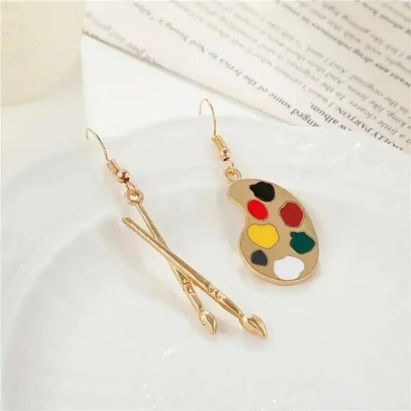New Paint Brush and Palette 🖌️🎨Artsy Earrings Asymmetrical With Gift Box - Picture 1 of 5